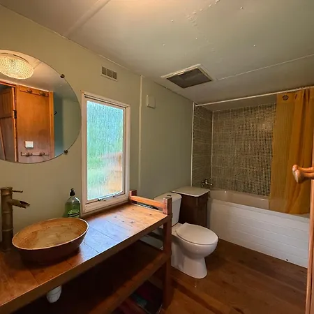 Small House, Charming Cabin, Cozy Place בית נופש *