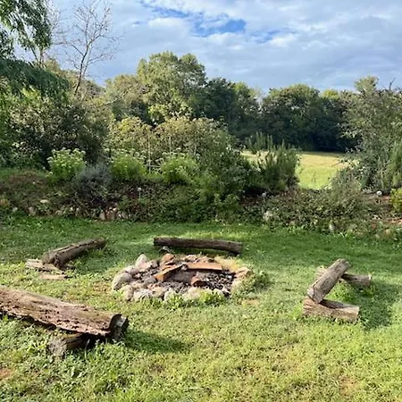 Nyaraló Small House, Charming Cabin, Cozy Place Montbrun-Bocage