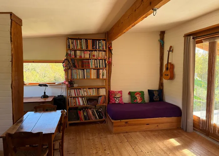 Small House, Charming Cabin, Cozy Place