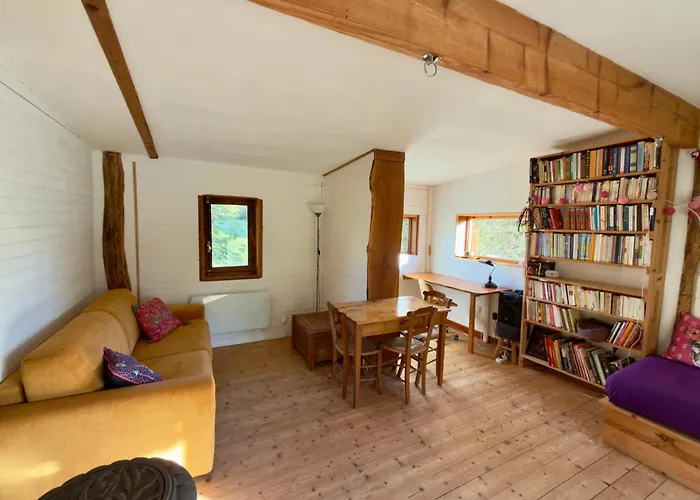 Сasa de vacaciones Small House, Charming Cabin, Cozy Place